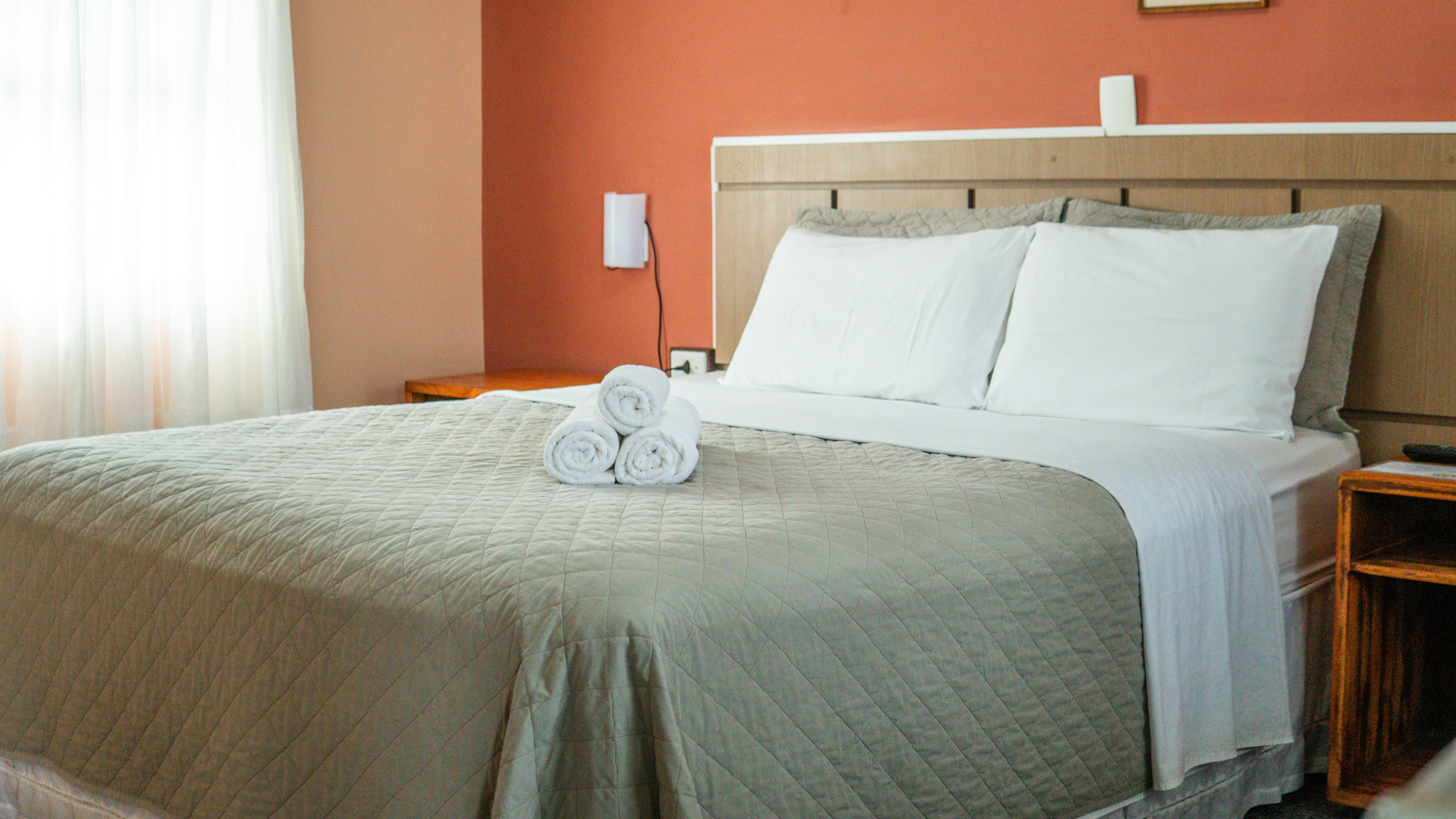 Quarto com duas camas de solteiro